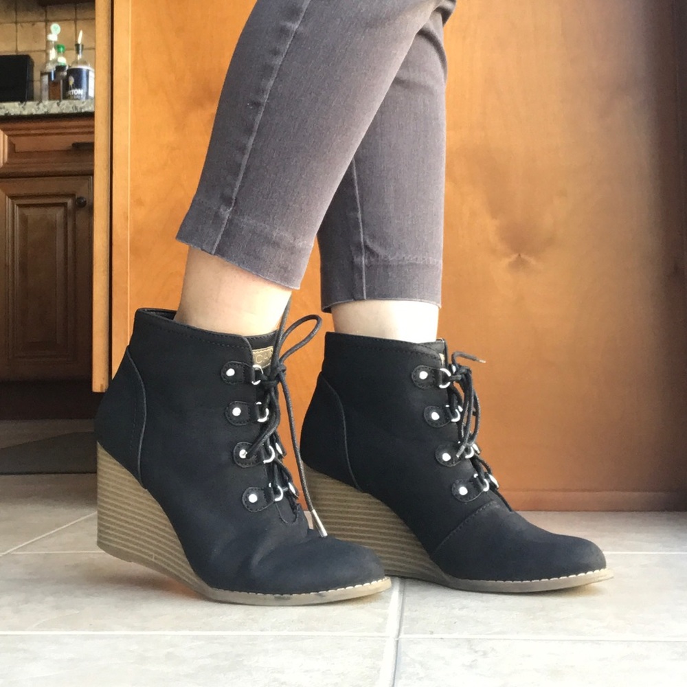 Nautica 2” wedge ankle boots (size 6.5)